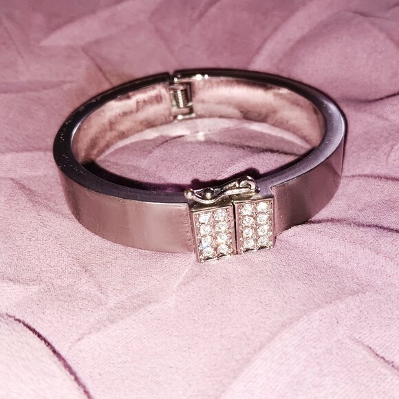 Wrap Your Wrist With This! - Picture 1 of 4